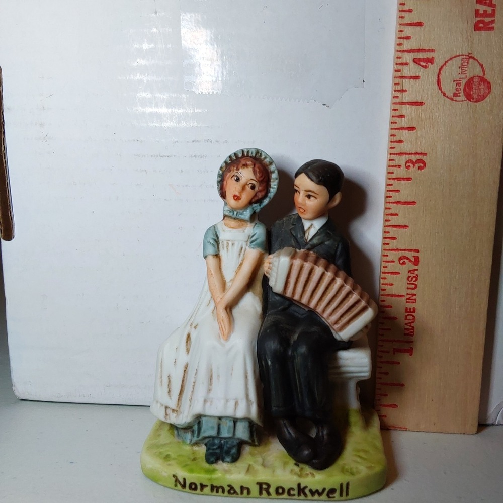 Vintage 1979 Norman Rockwell Figurine "Lovers" Dave Grossman Designs Japan - Picture 2 of 4